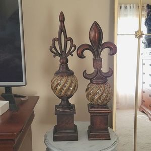 2 Delicate Decor Pieces